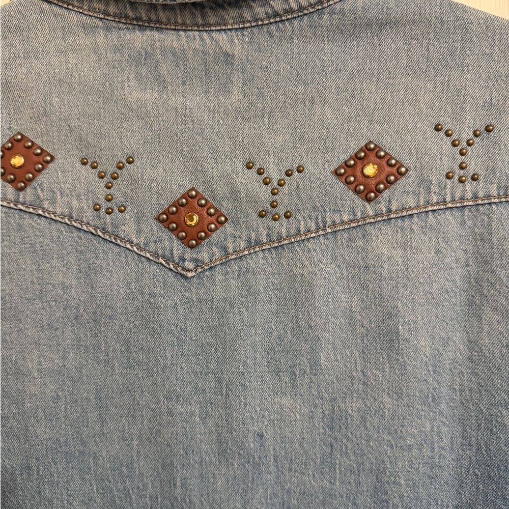Yellowstone X Lucky Brand Light Blue Women’s Denim Shirt. Size XL - Picture 5 of 5